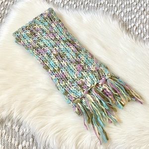 (❤️3/$30) Lovely knitted scarf